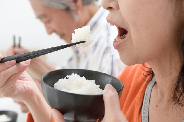 自分の歯のようにきちんと噛めるインプラント